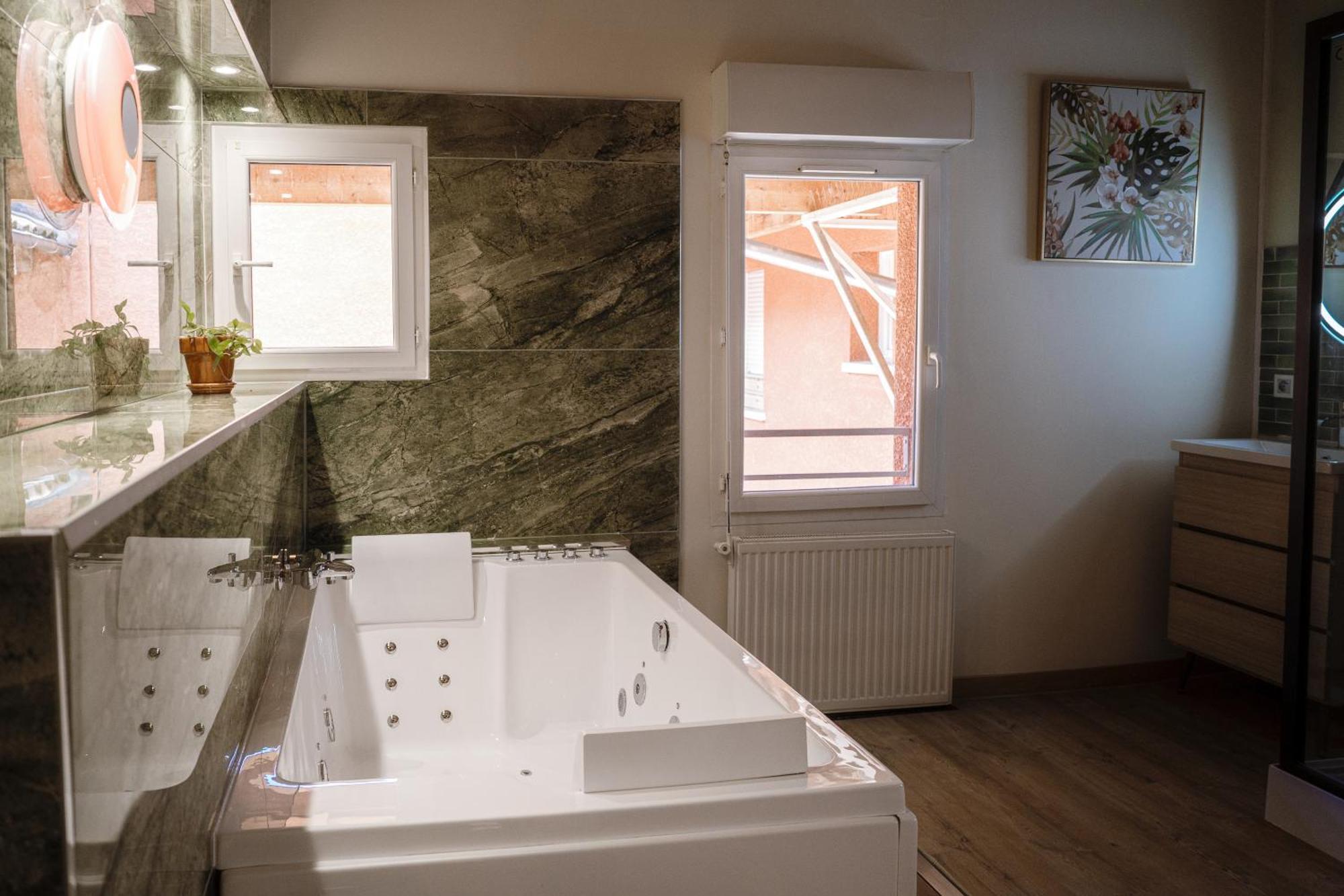 Appart Hotel Le 8 La Suite & Spa - Parking Gratuit - Mâcon Eksteriør bilde
